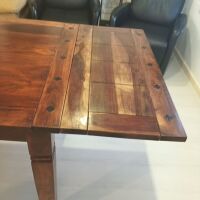 MESA DE COMEDOR DE MADERA MACIZA