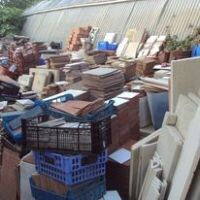 RESTOS DE BALDOSAS, TEJAS, MARÉS