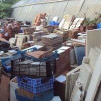 RESTOS DE BALDOSAS, TEJAS, MARÉS