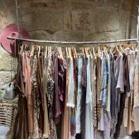 PRECISAMOS VENDEDORA EN TIENDA DE ROPA DE MUJER