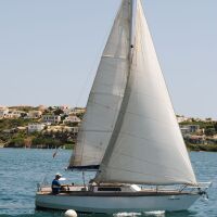 VELERO CON AMARRE DE BASE