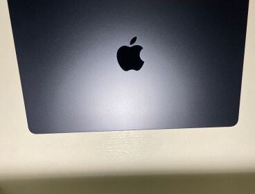 MACBOOK AIR