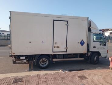 CAMIÓN ISUZU-NQR