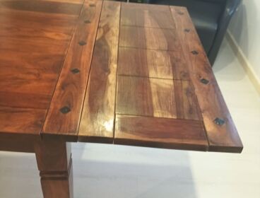 MESA DE COMEDOR DE MADERA MACIZA