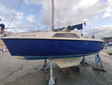 PEQUEÑO VELERO 