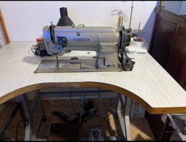 MÁQUINA DE COSER CON MOTOR