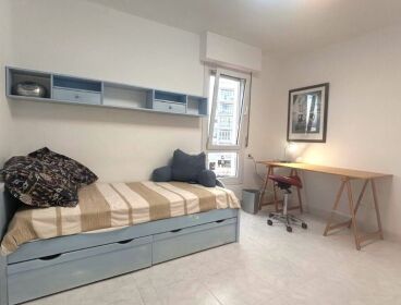 HABITACIÓN AMPLIA Y LUMINOSA EN PISO TRANQUILO 