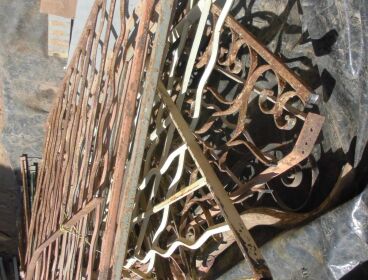 CHATARRA, ESTUFAS VIEJAS, MÁQUINAS, PUERTAS