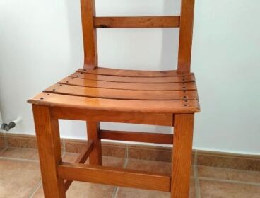 SILLAS DE MADERA