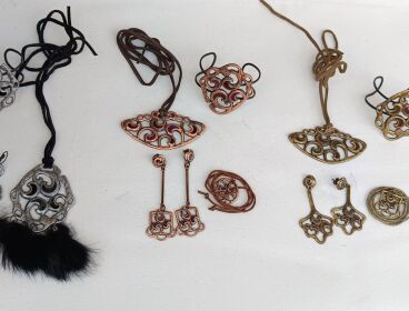 80 COL·LECCIONS DE BIJUTERIA DE FANTASIA