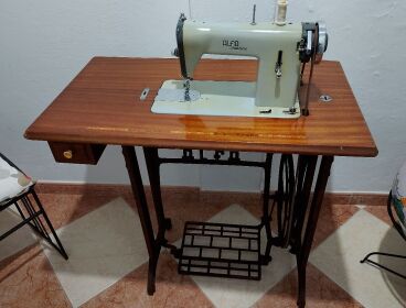 MÀQUINA DE COSER 