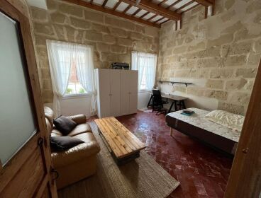 HABITACIÓN CON MUCHÍSIMA LUZ - SÓLO INQUILINA