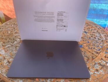 MACBOOK AIR