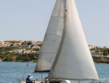 VELERO CON AMARRE DE BASE